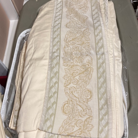 Yves Delorme Bedding Used 3 Times Yves Delorme Queen Bedding Set